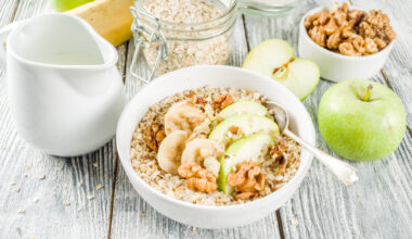 desayuno de avena leche de soja manzana y canela